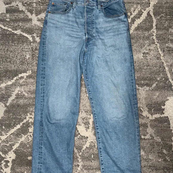 Levi's Women’s Ribcage Straight Ankle Jeans - Picture 3 of 9